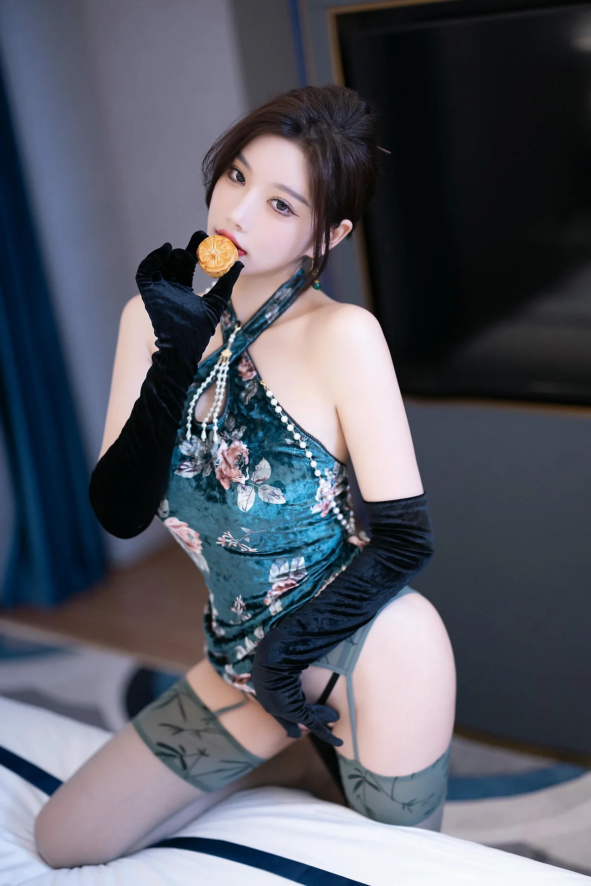 XiuRen 秀人 No.N354 杨晨晨旗袍香肩情趣内衣 - 28