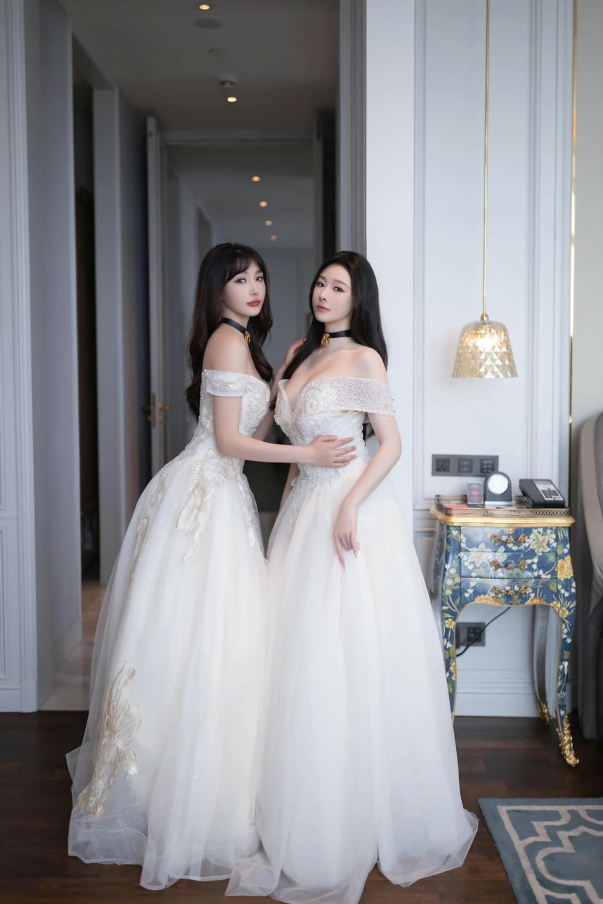 XiuRen 秀人 No.N360 陆萱萱&是小逗逗双人写真婚纱主题 - 8