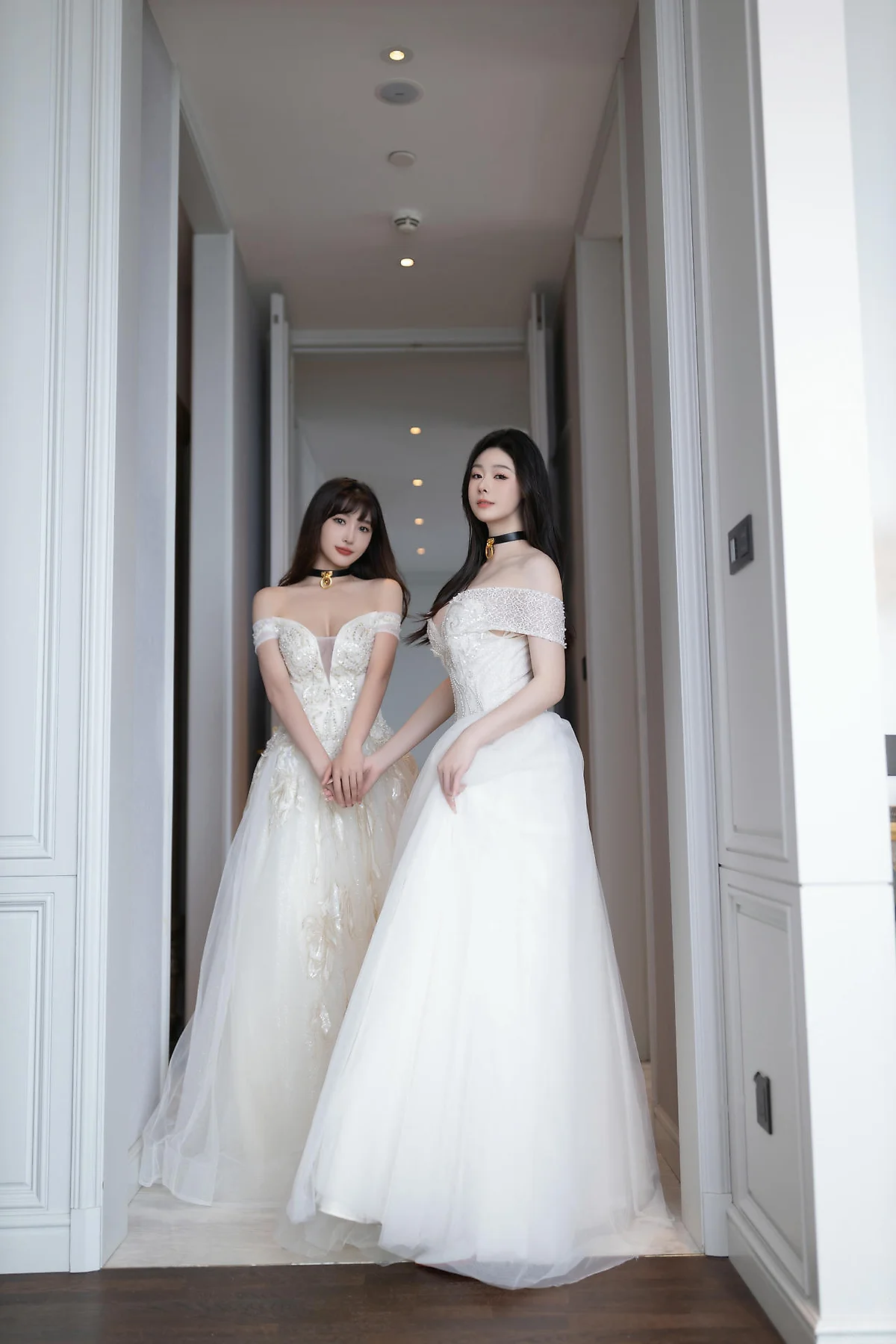 XiuRen 秀人 No.N360 陆萱萱&是小逗逗双人写真婚纱主题 - 13