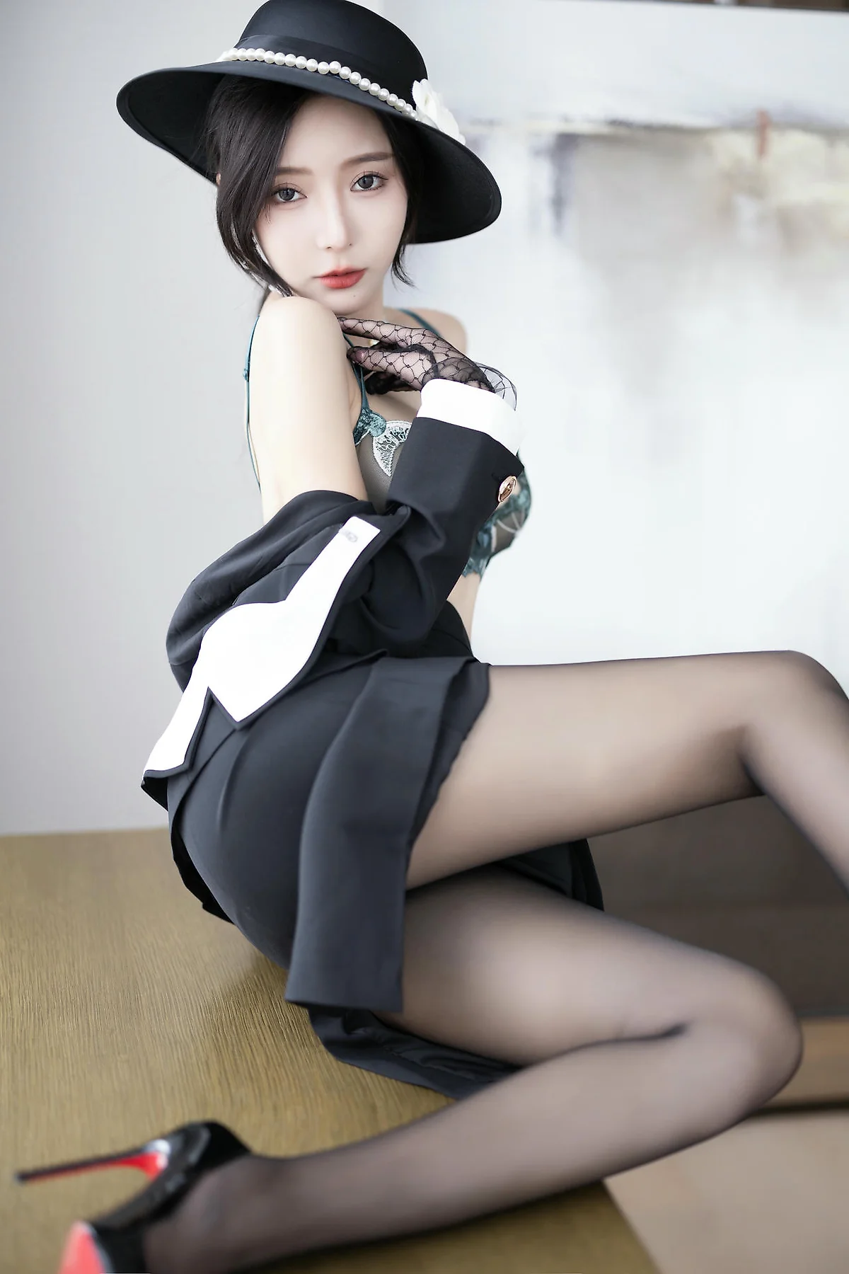 XiuRen 秀人 No.N366 王馨瑶复古黑丝西装ol - 24