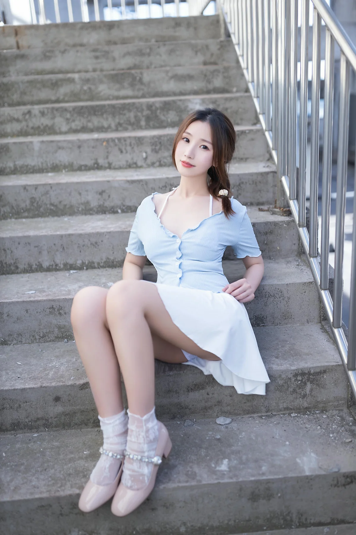 XiuRen 秀人 No.N378 杏子白色短裙天台写真 - 12