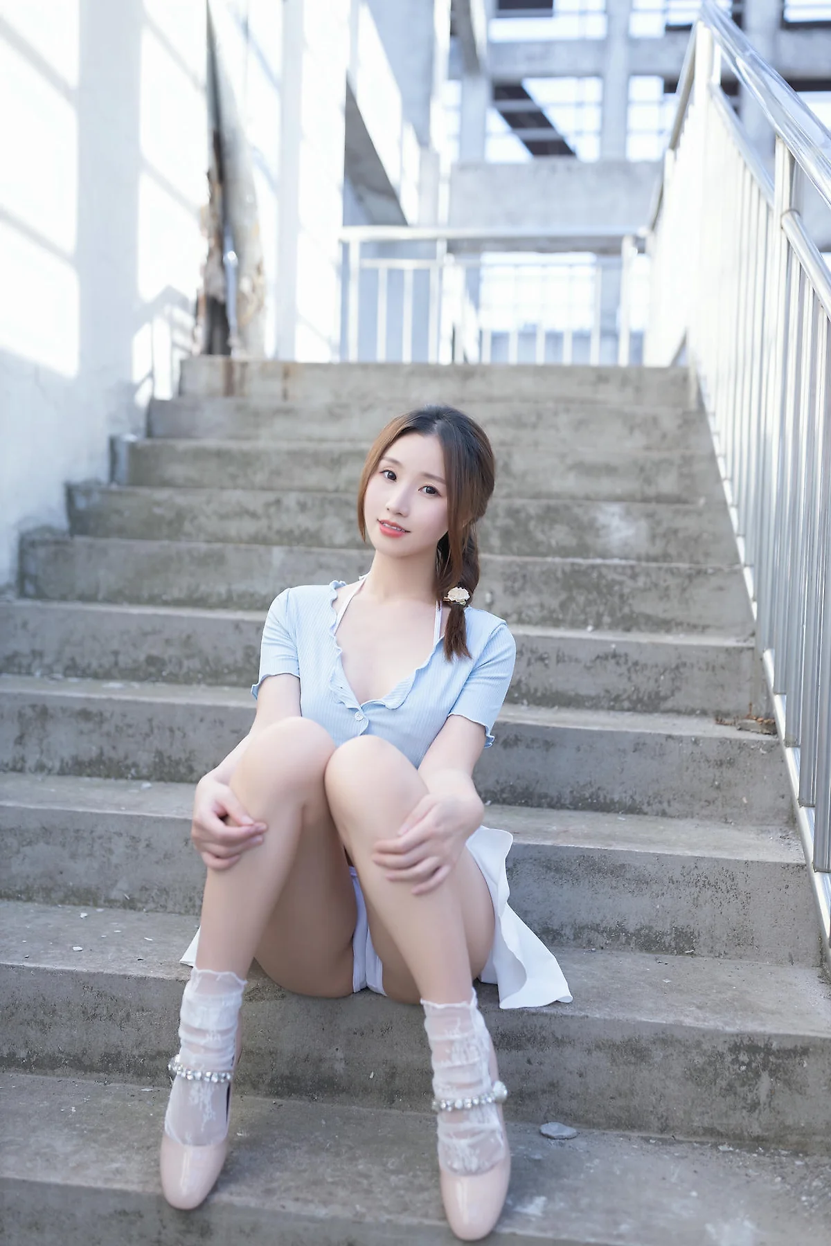 XiuRen 秀人 No.N378 杏子白色短裙天台写真 - 18