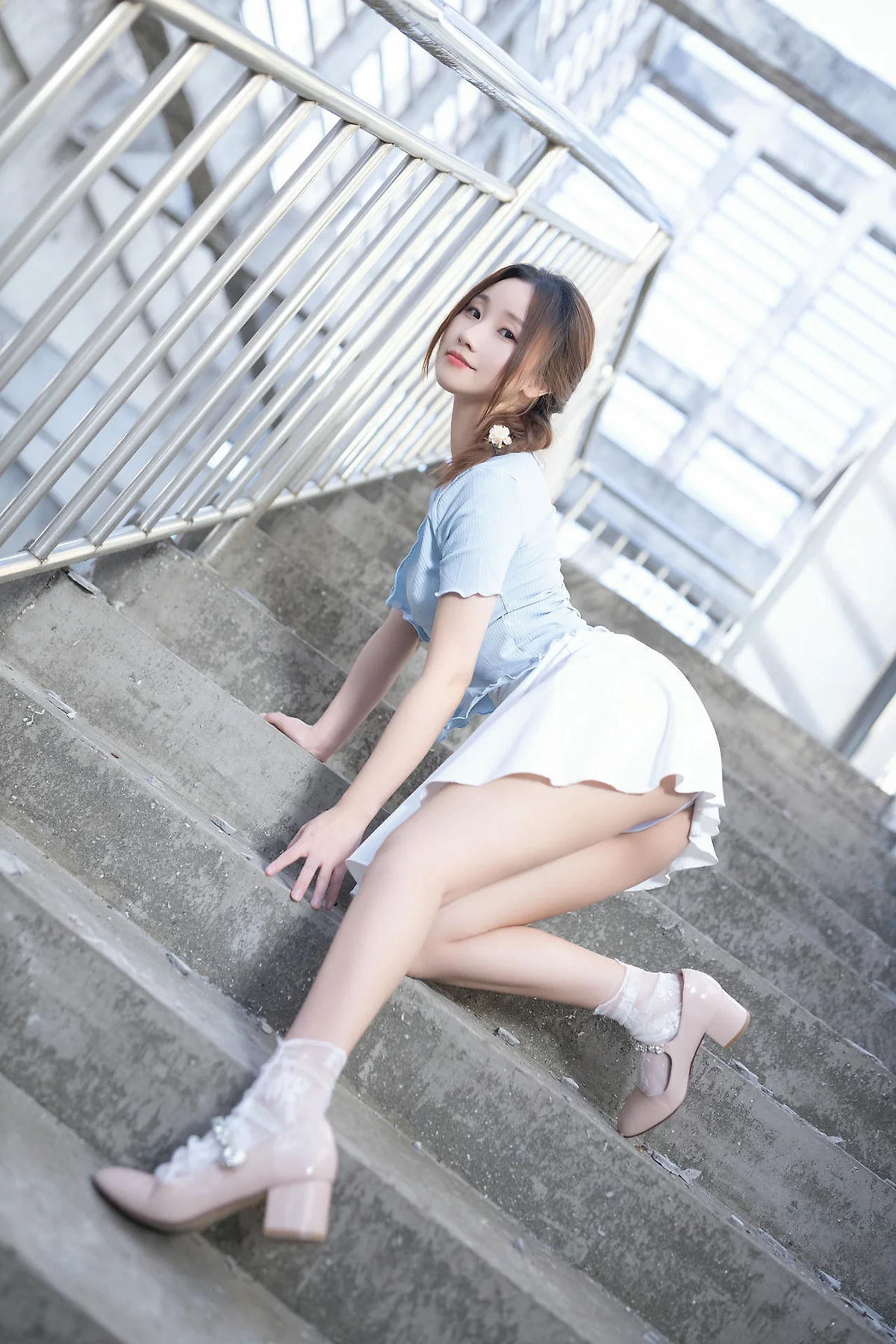 XiuRen 秀人 No.N378 杏子白色短裙天台写真 - 21