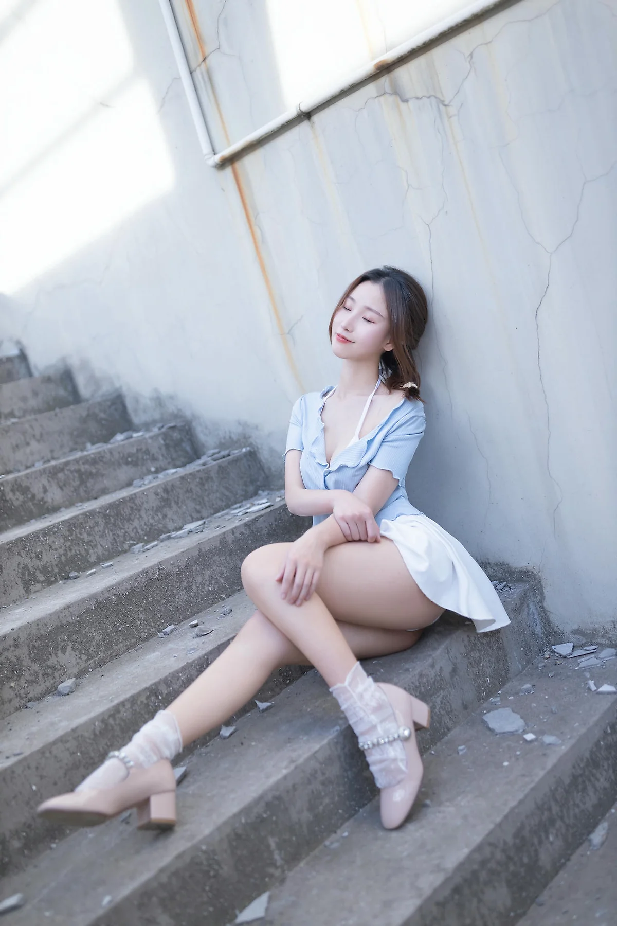 XiuRen 秀人 No.N378 杏子白色短裙天台写真 - 24