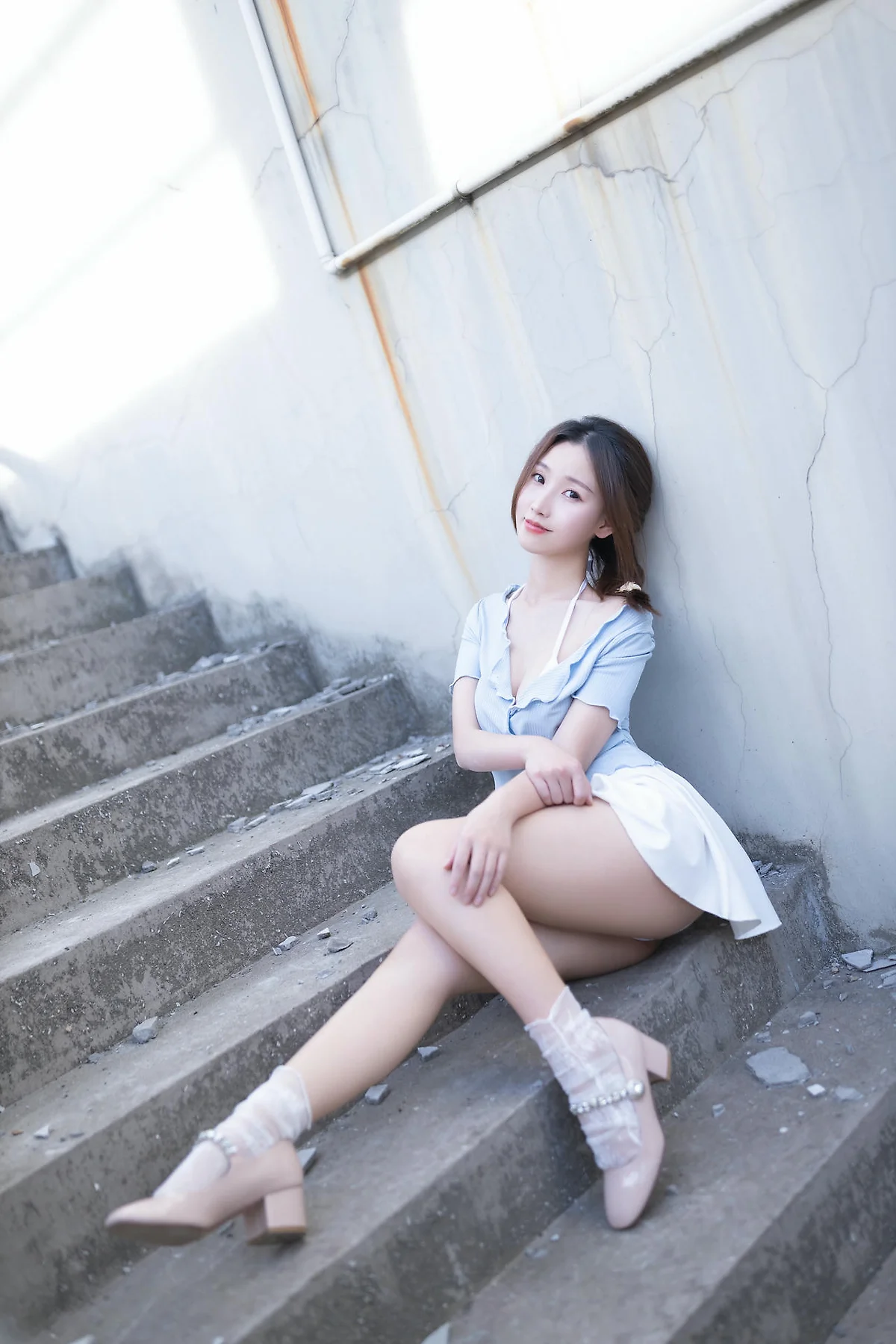 XiuRen 秀人 No.N378 杏子白色短裙天台写真 - 25