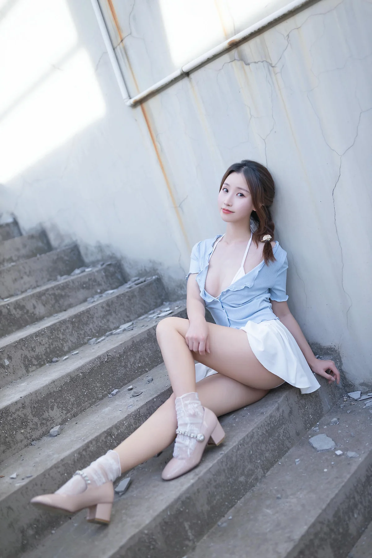 XiuRen 秀人 No.N378 杏子白色短裙天台写真 - 26