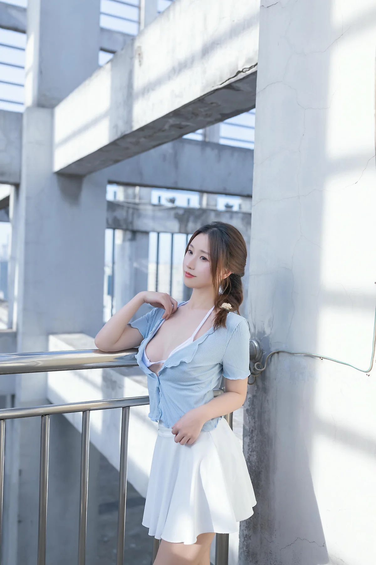XiuRen 秀人 No.N378 杏子白色短裙天台写真 - 31