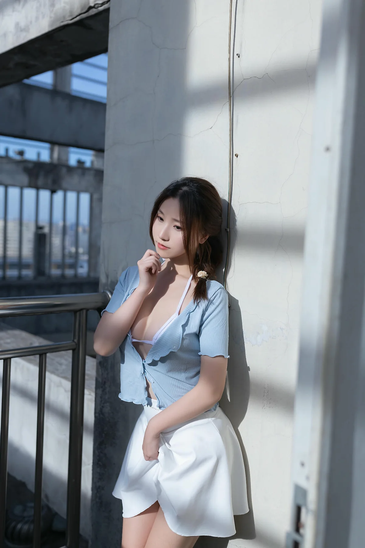 XiuRen 秀人 No.N378 杏子白色短裙天台写真 - 34