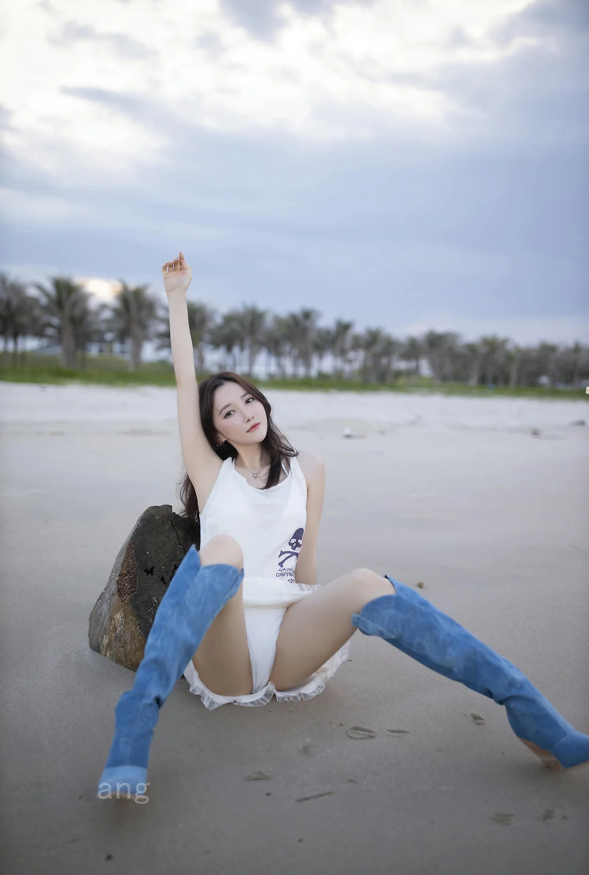 XiuRen 秀人 No.N390 鱼子酱Fish沙滩白色比基尼写真 - 11