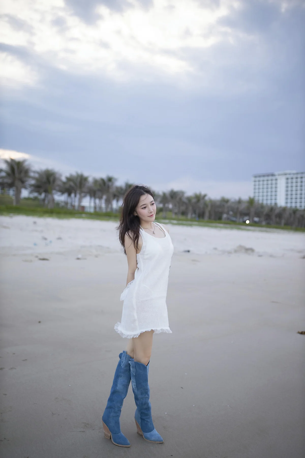 XiuRen 秀人 No.N390 鱼子酱Fish沙滩白色比基尼写真 - 13
