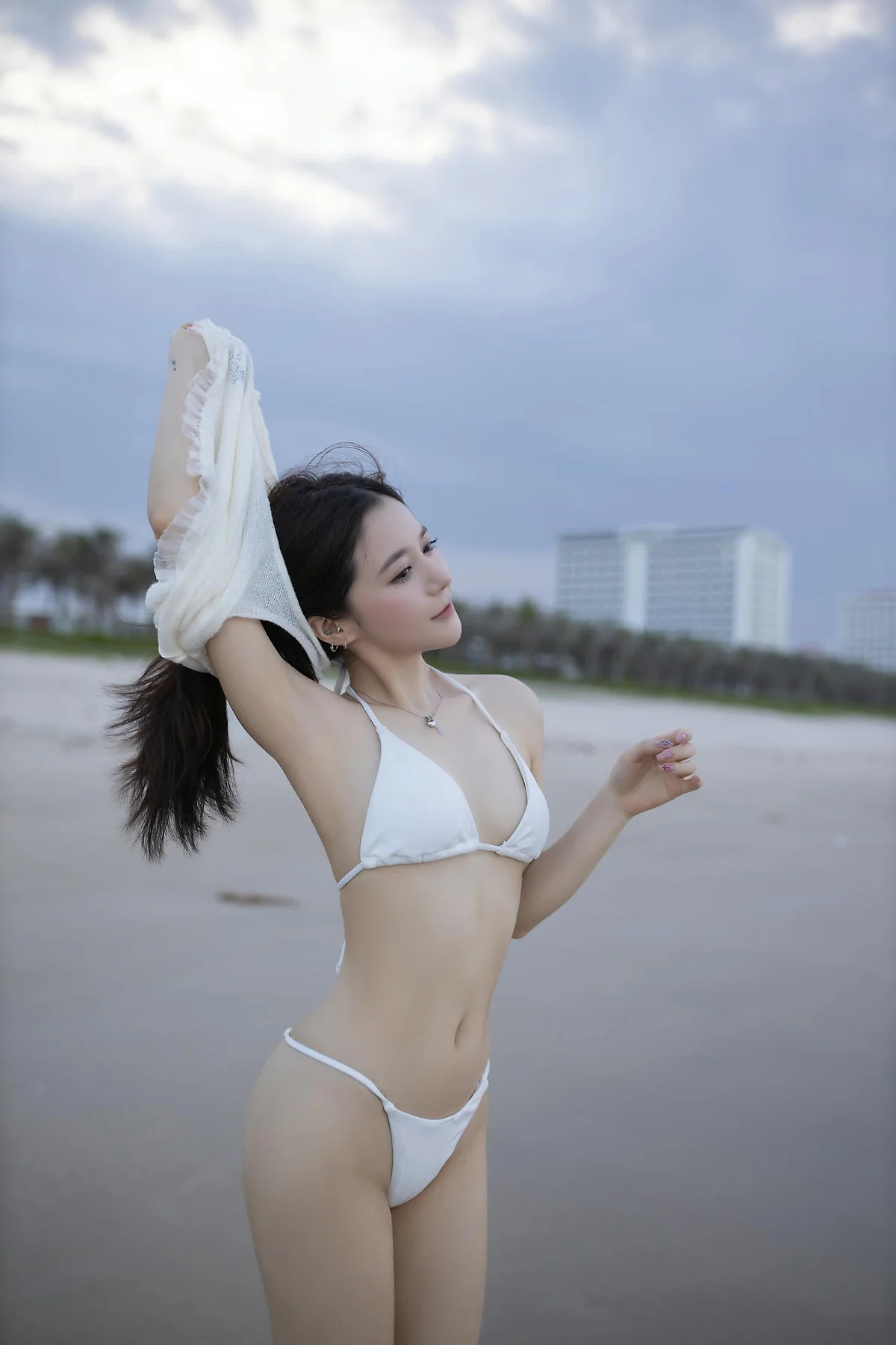 XiuRen 秀人 No.N390 鱼子酱Fish沙滩白色比基尼写真 - 15