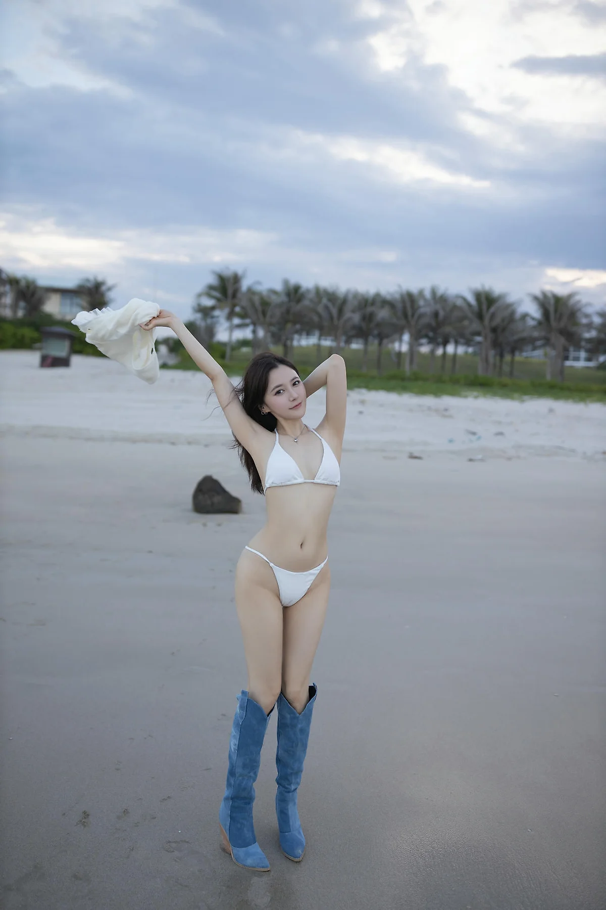 XiuRen 秀人 No.N390 鱼子酱Fish沙滩白色比基尼写真 - 17