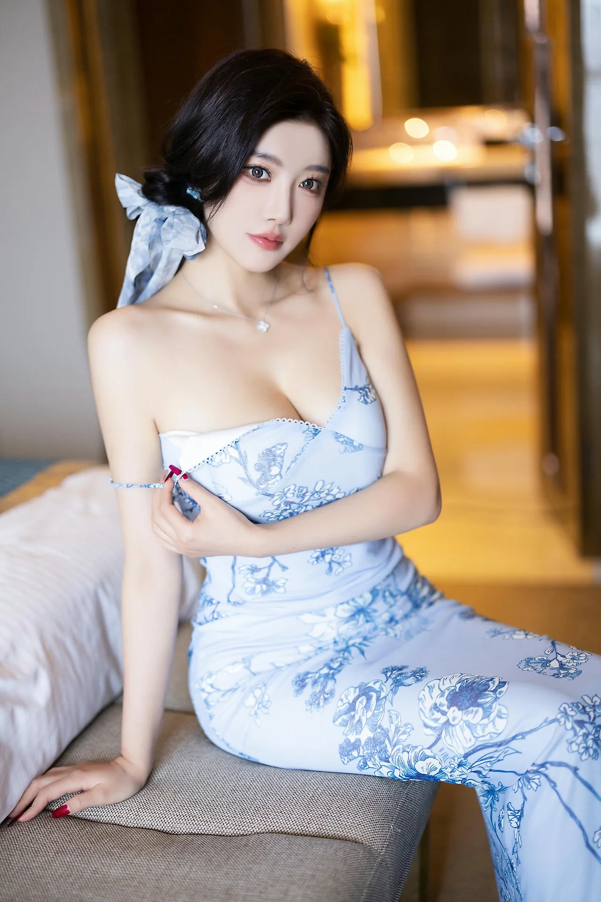 XiuRen 秀人 No.N397 杨晨晨紧身裙爆乳白色丝袜 - 81