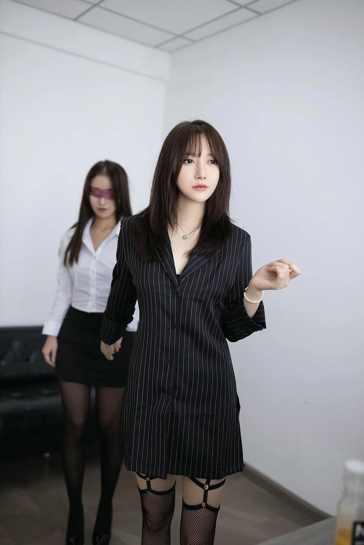 XiuRen 秀人 No.N425 鱼子酱Fish隐蔽房间办公室ol制服 - 18