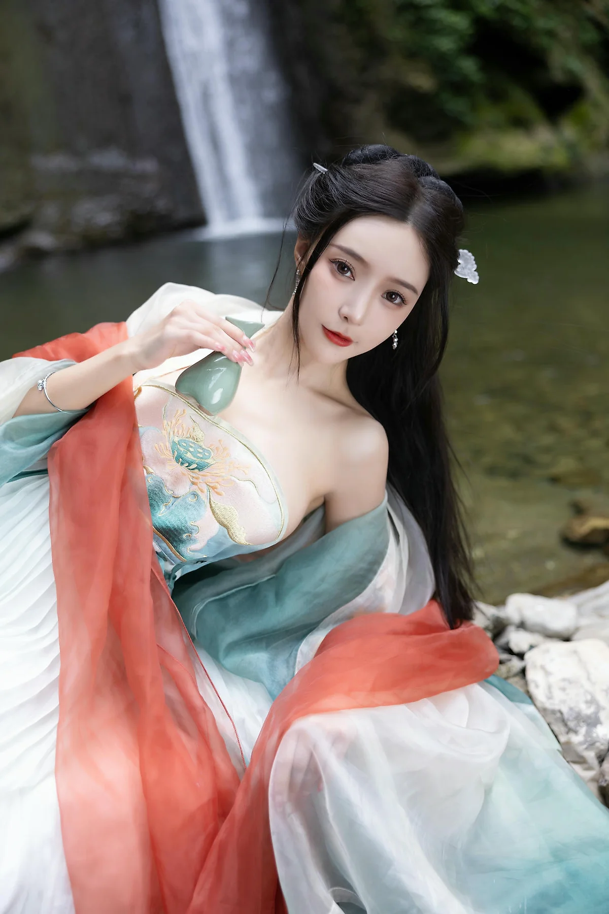 XiuRen 秀人 No.N473 王馨瑶古装瀑布主题写真 - 6