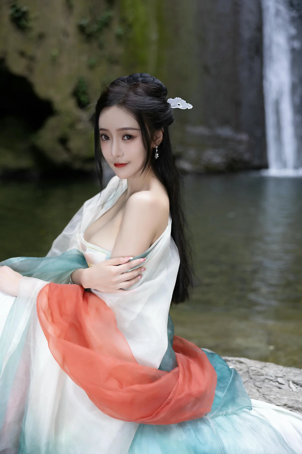 XiuRen 秀人 No.N473 王馨瑶古装瀑布主题写真 - 11