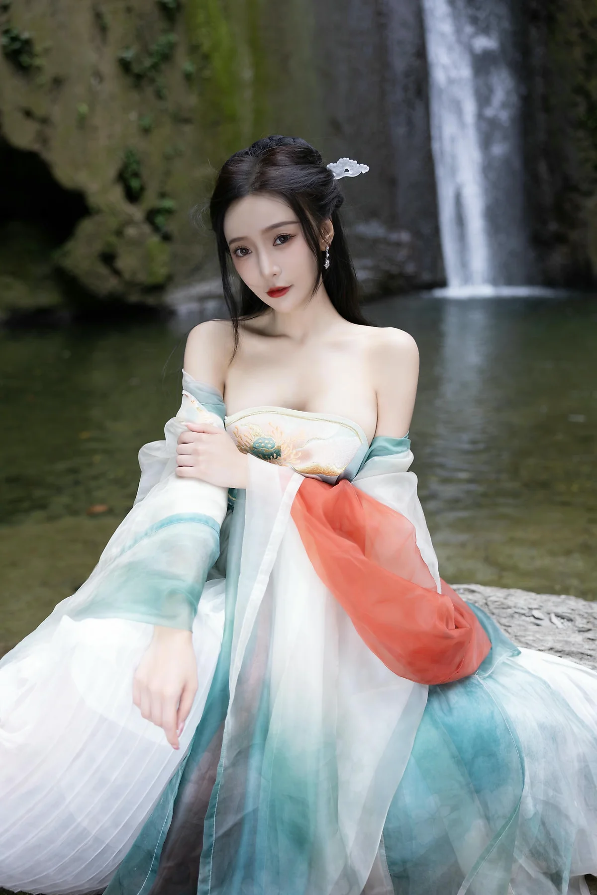 XiuRen 秀人 No.N473 王馨瑶古装瀑布主题写真 - 13