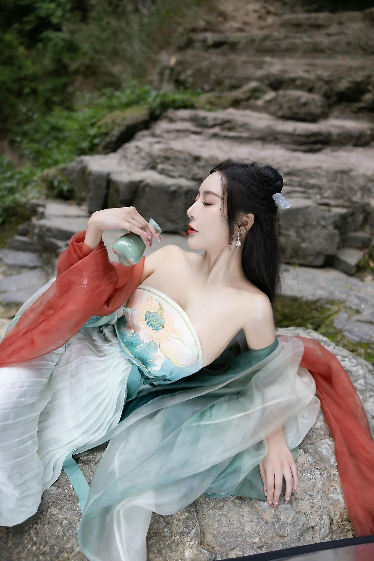 XiuRen 秀人 No.N473 王馨瑶古装瀑布主题写真 - 15