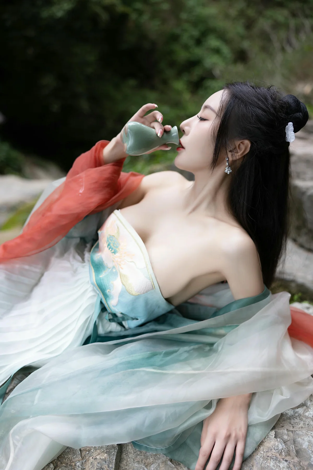 XiuRen 秀人 No.N473 王馨瑶古装瀑布主题写真 - 16