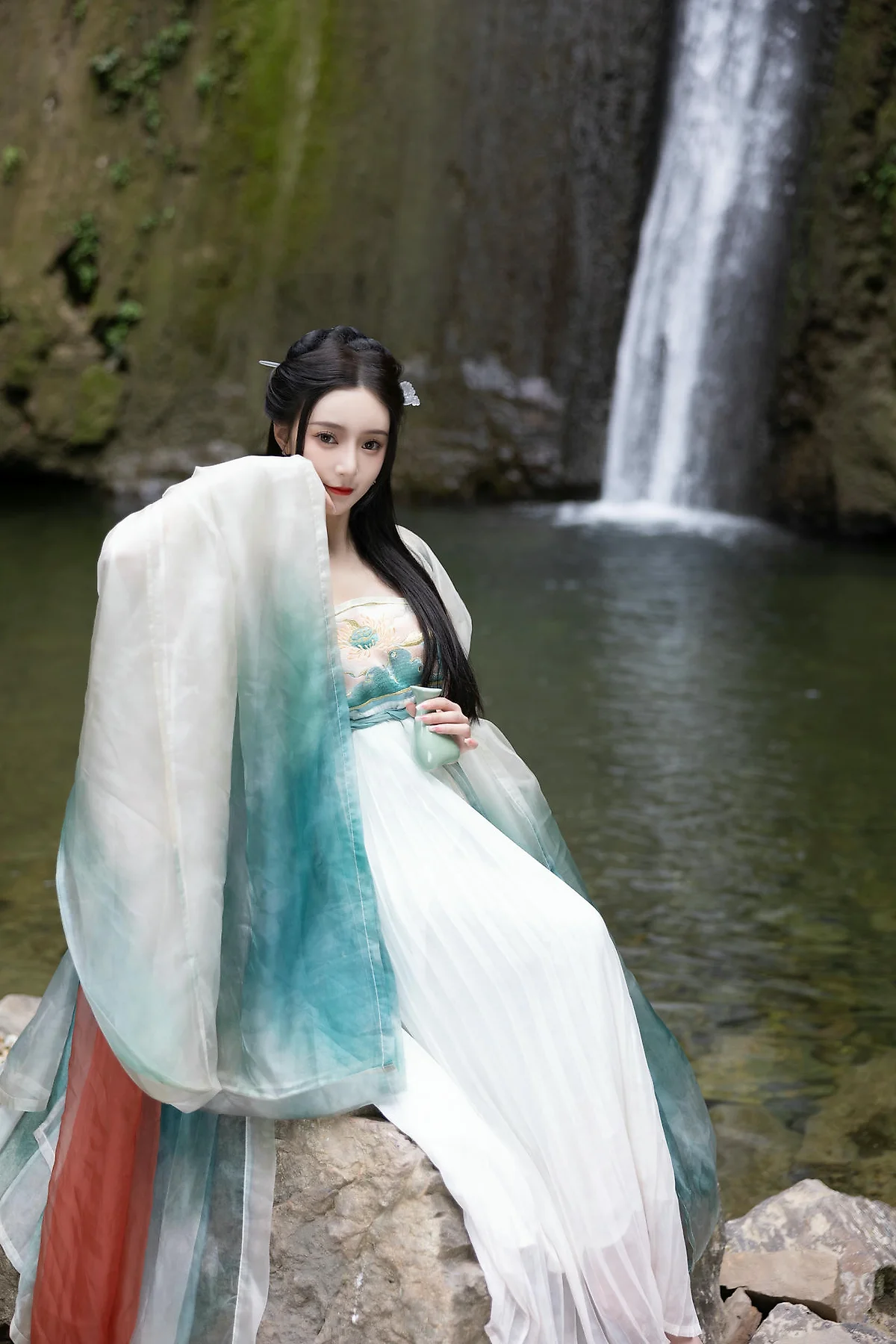 XiuRen 秀人 No.N473 王馨瑶古装瀑布主题写真 - 18