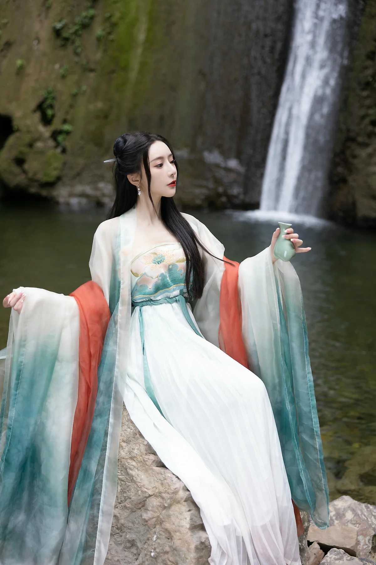XiuRen 秀人 No.N473 王馨瑶古装瀑布主题写真 - 19