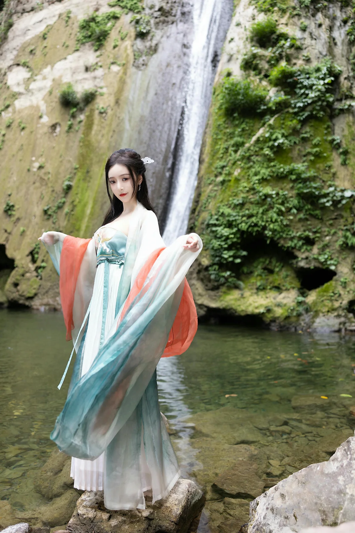 XiuRen 秀人 No.N473 王馨瑶古装瀑布主题写真 - 22