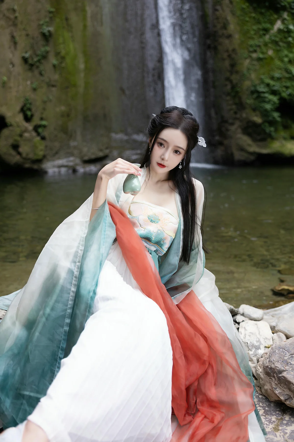 XiuRen 秀人 No.N473 王馨瑶古装瀑布主题写真 - 23
