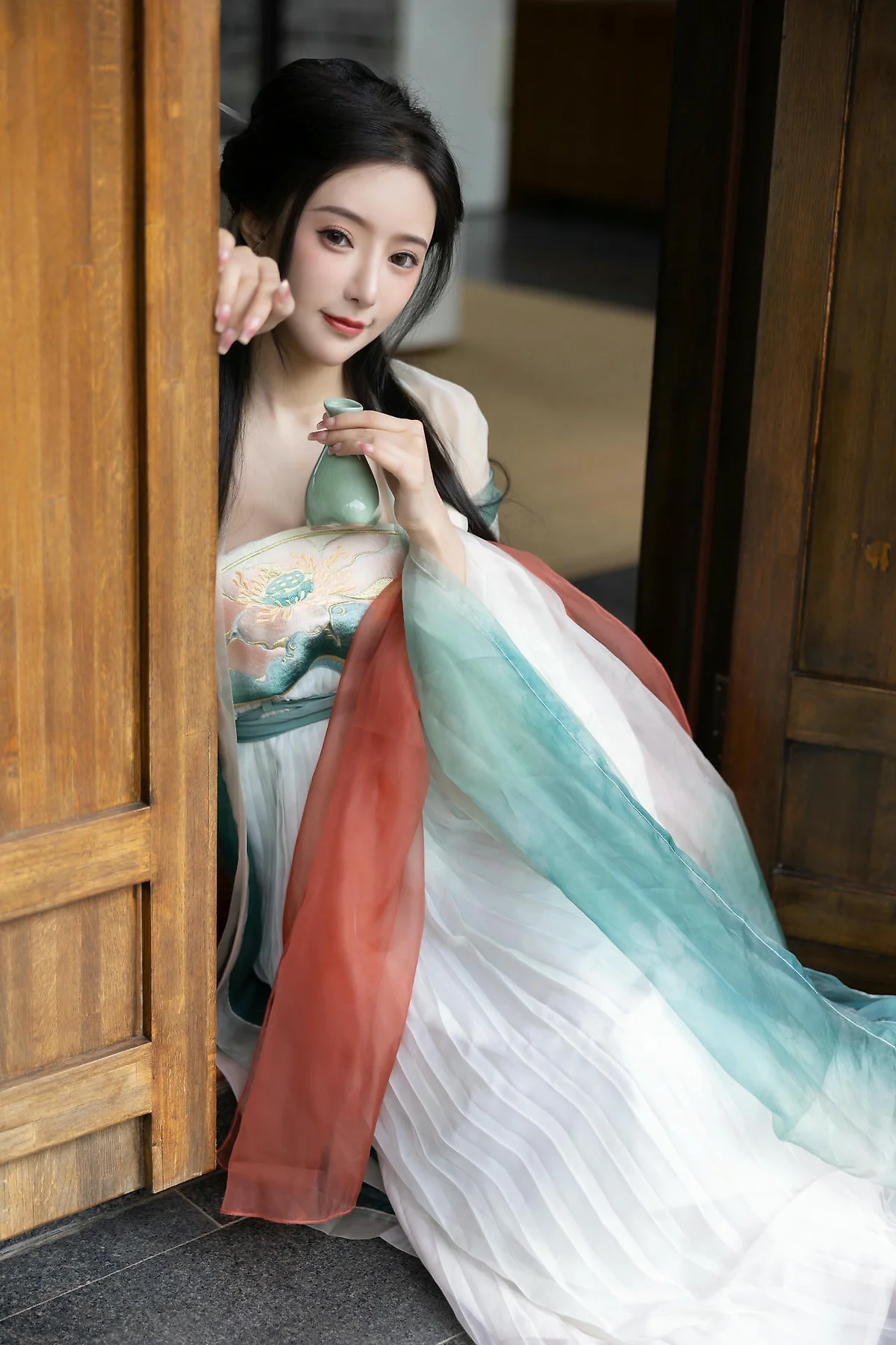 XiuRen 秀人 No.N473 王馨瑶古装瀑布主题写真 - 32
