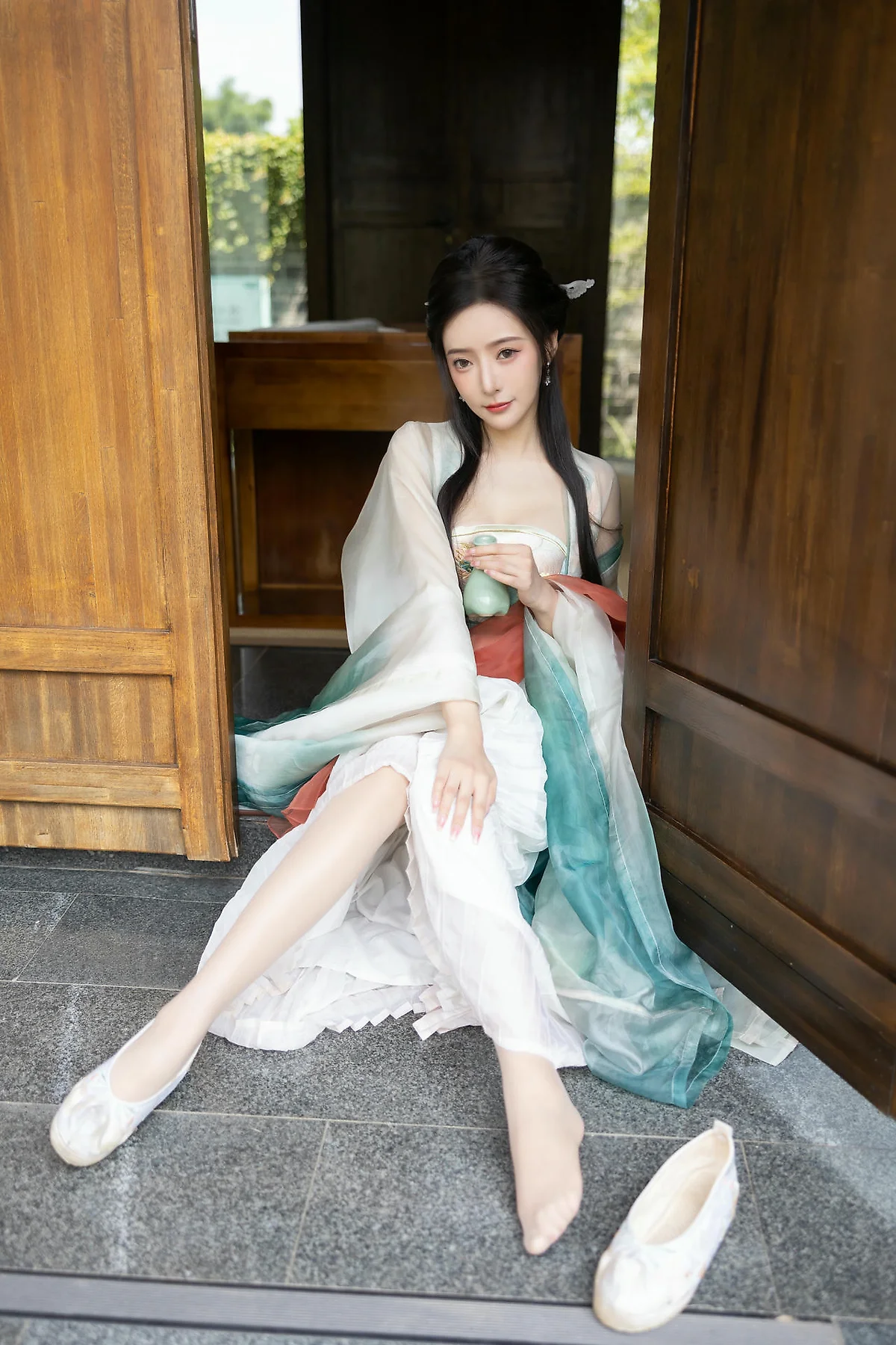 XiuRen 秀人 No.N473 王馨瑶古装瀑布主题写真 - 37
