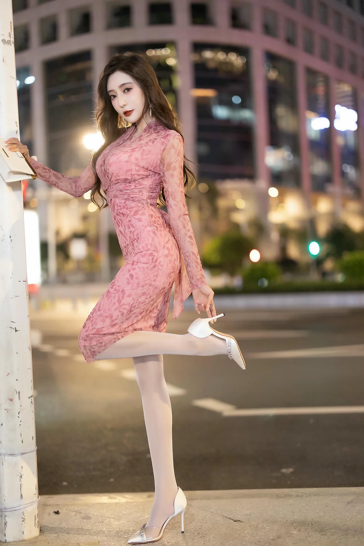 XiuRen 秀人 No.N482 王馨瑶粉色蕾丝丝袜 - 8
