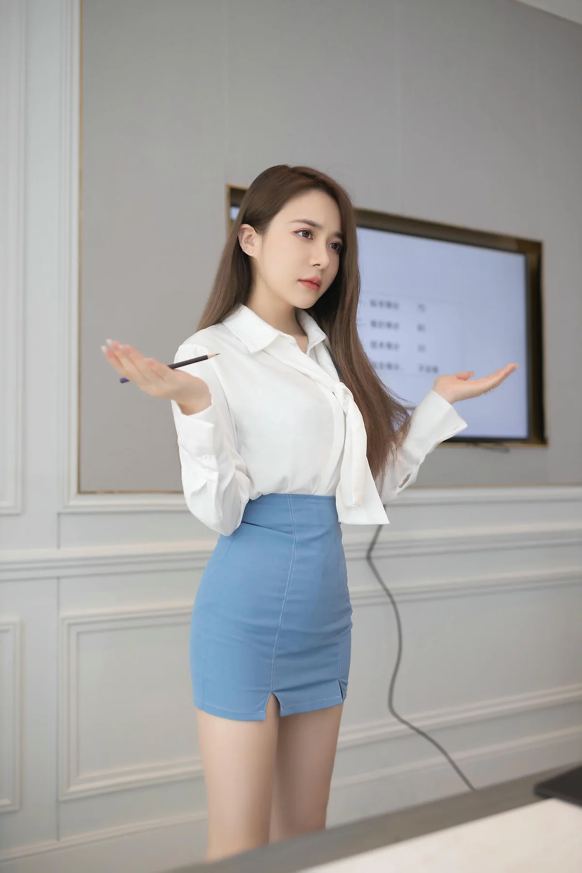 XiuRen 秀人 No.N490 鱼子酱Fish办公ol超短紧身裙 - 7
