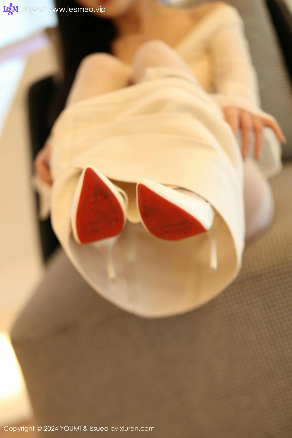 YOUMI 尤蜜荟 Vol.1072 谭小灵 浅色短裙性感写真11 - 25