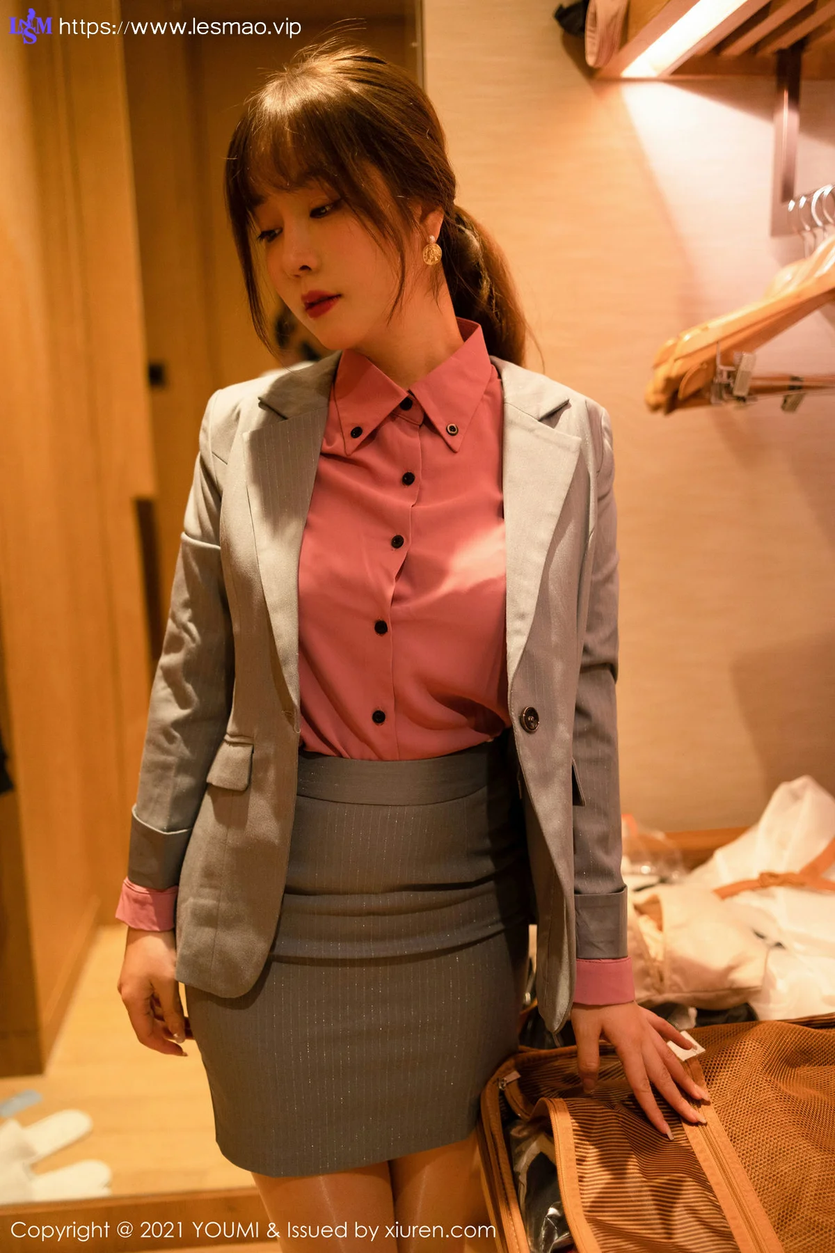 YOUMI 尤蜜荟 Vol.627 熟女剧情手法拍摄 王雨纯 职场制服 - 14