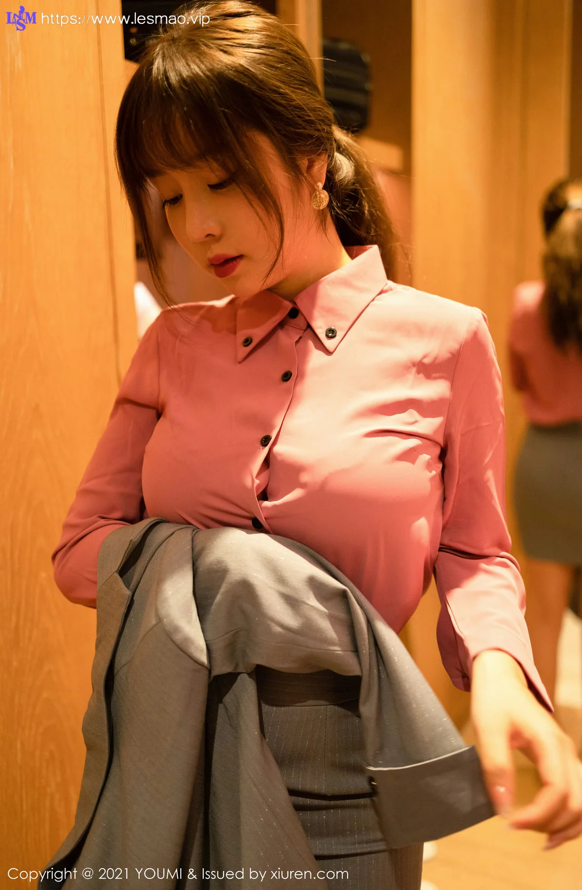 YOUMI 尤蜜荟 Vol.627 熟女剧情手法拍摄 王雨纯 职场制服 - 15