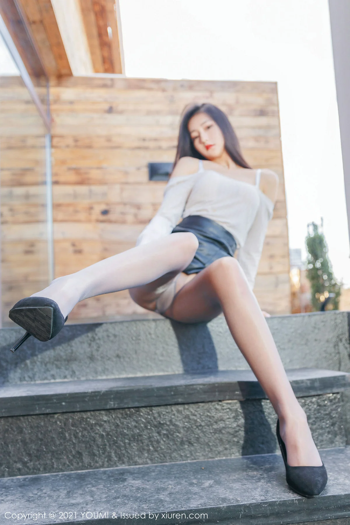 YOUMI 尤蜜荟 Vol.656  新人妹子娇嫩鲜艳 熊小诺 性感写真11 - 33