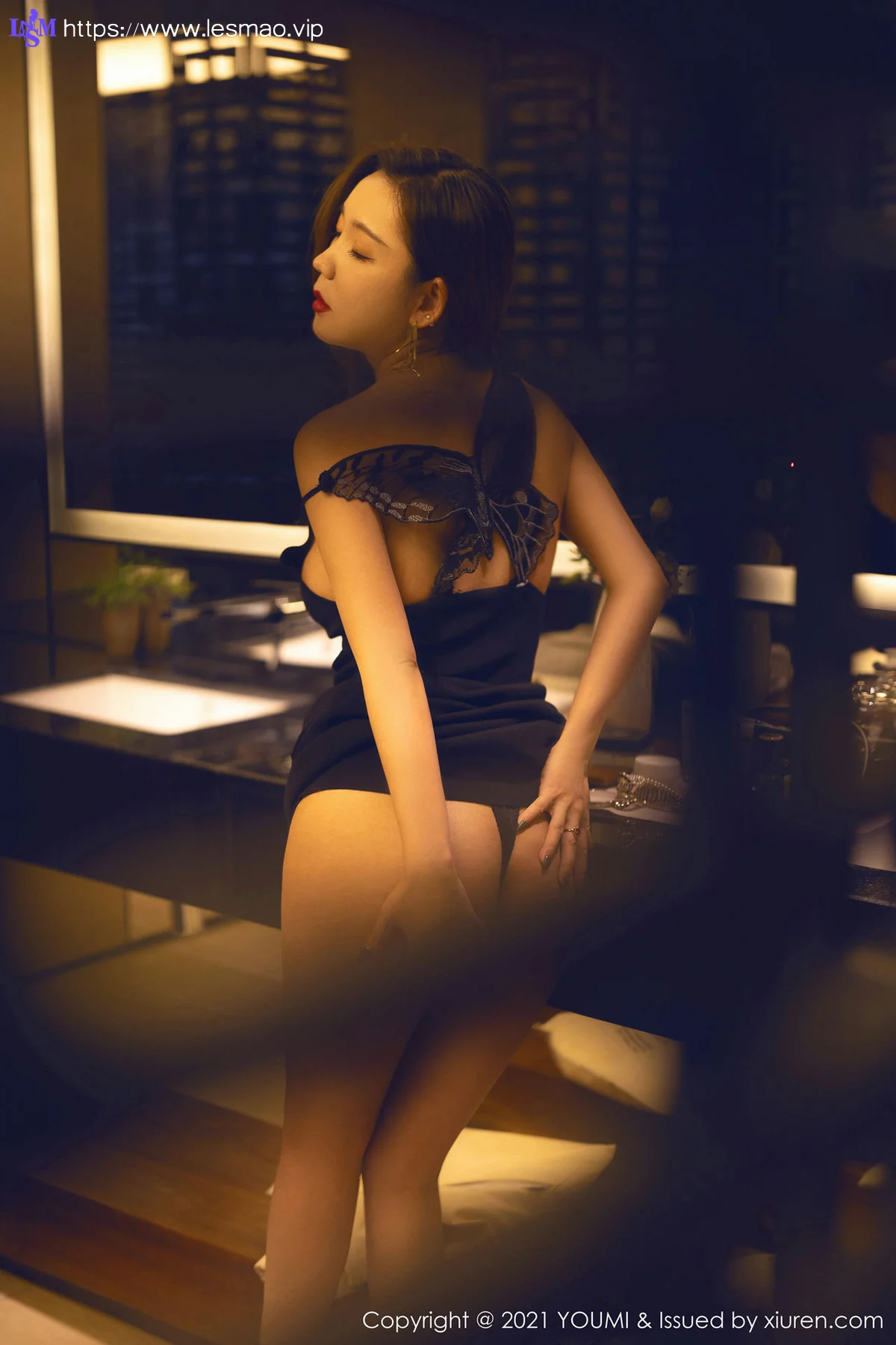 YOUMI 尤蜜荟 Vol.710 黑色礼裙 艾静香 成都旅拍 - 12