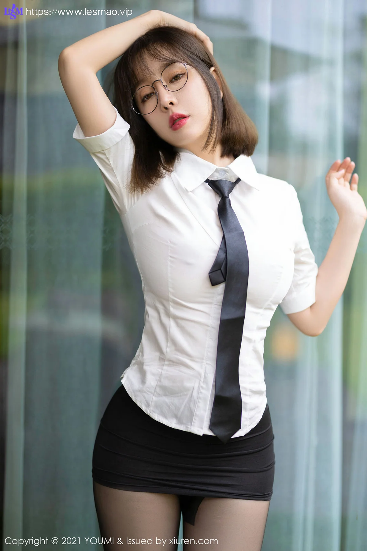 YOUMI 尤蜜荟 Vol.717 黑丝眼镜OL 王雨纯 成都旅拍1 - 13